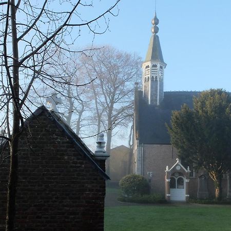 Charming Arty Studioflat, Overlooking The Domain Of A 17Th Century Chapel An Ideal Location For Business Travellers And Peace Seekers Tielrode Exterior photo